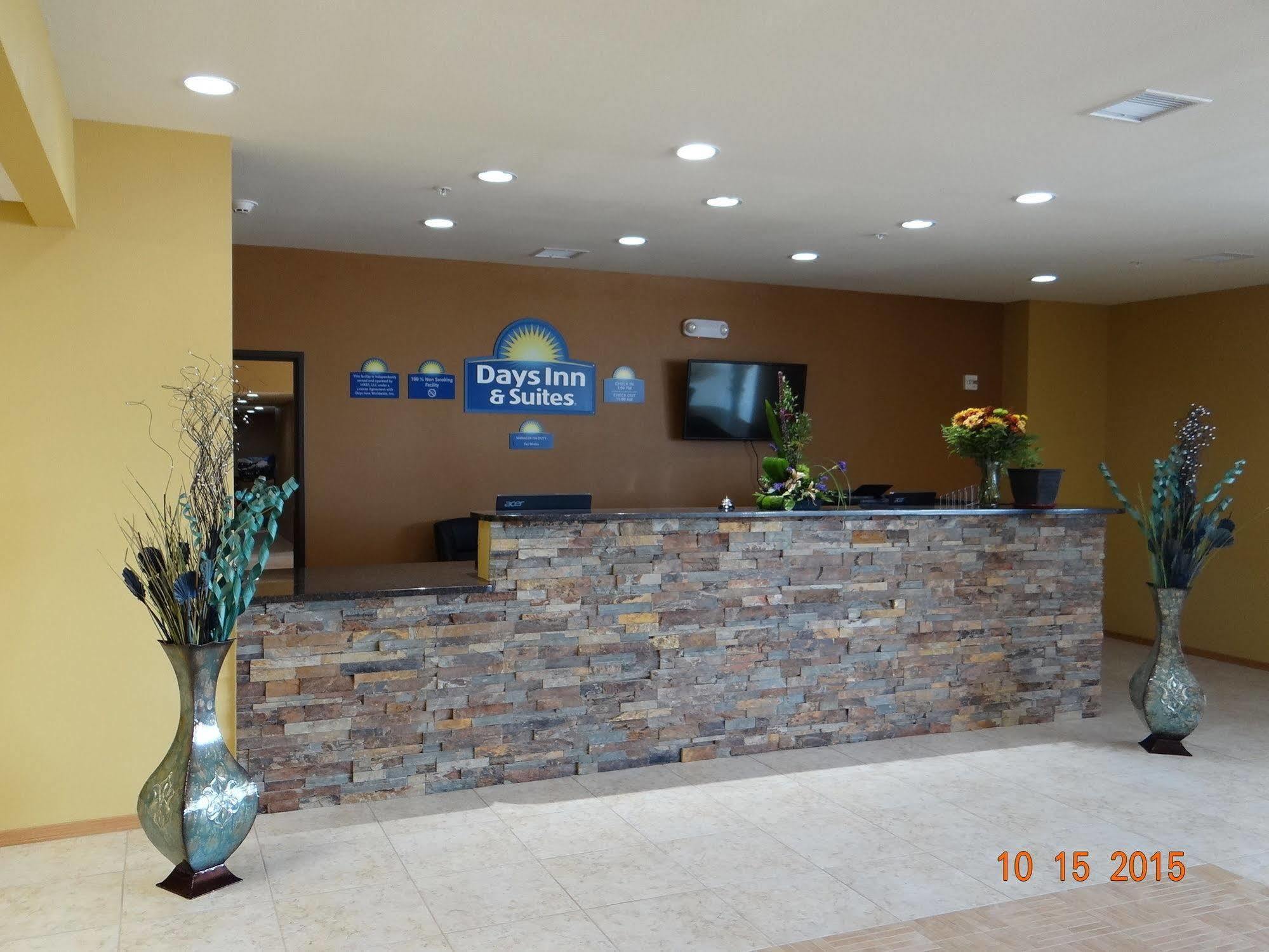 Days Inn & Suites By Wyndham El Dorado Экстерьер фото